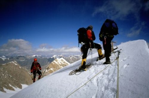 27d Alpinistka-approaching-summit